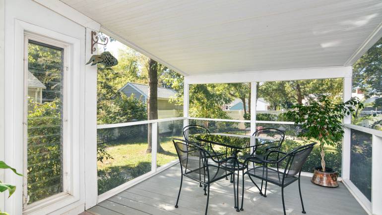 Your Complete Guide to Installing a Screened-In Porch