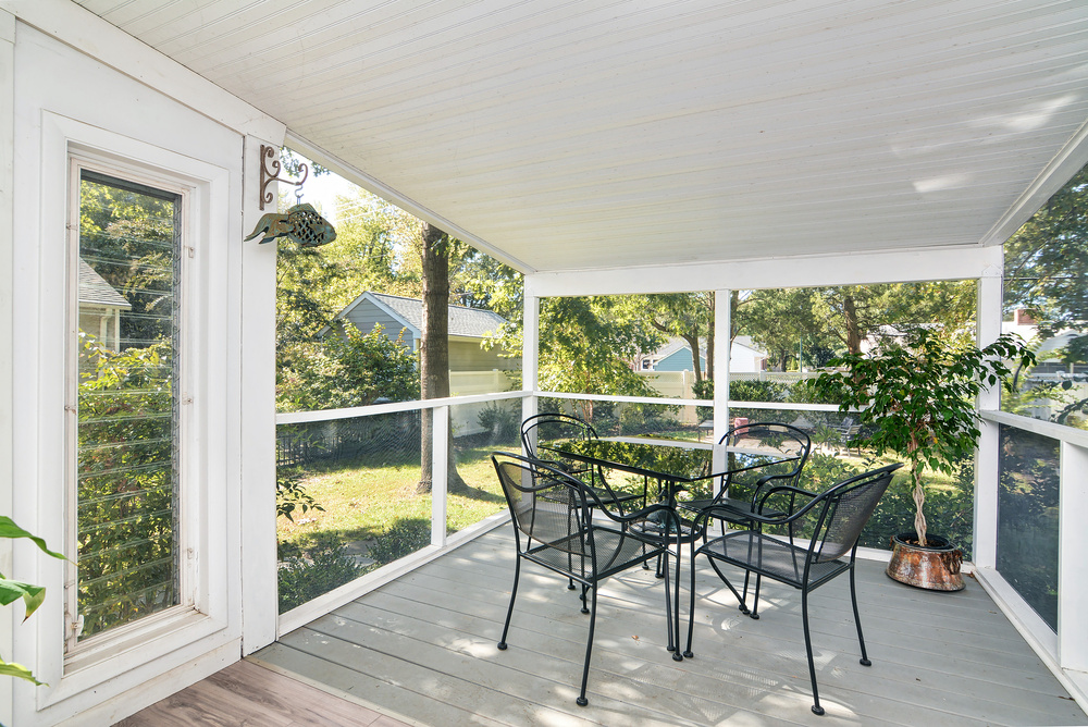 Your Complete Guide to Installing a Screened-In Porch